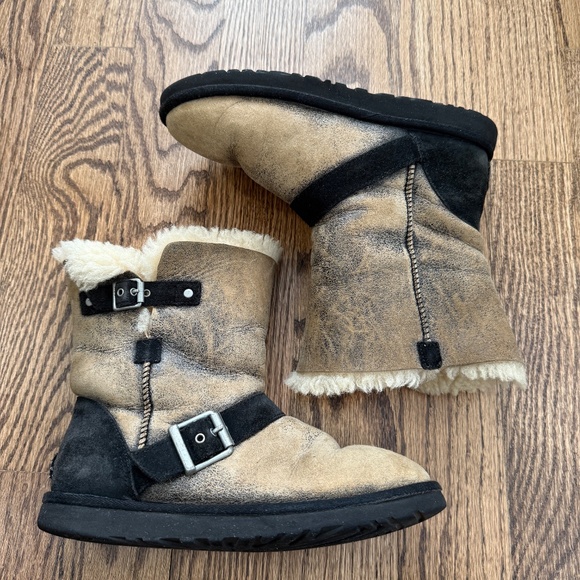 UGG Classic Short Dylan Boots Sheepskin Shearling Boot Size 7 1001202 - Picture 5 of 11